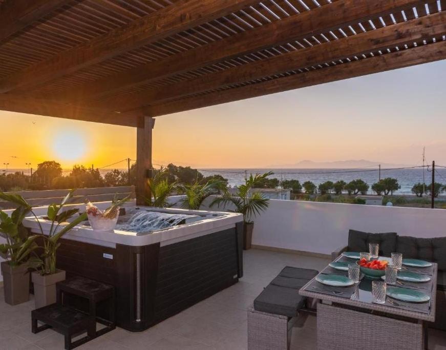 Odyssea Top View & Hot Jacuzzi Front Beach Kremastí Exterior foto